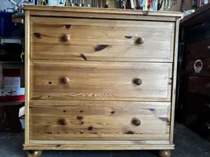 Kleinmöbel aus Kiefernholz (Anrichte Badanrichte) mit drei großen Schubläden
