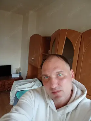 Lutscht du mir 42 mollig mit Bauch meinen Schwanz bei mir zu Hause in Reinickendorf in der residenzs