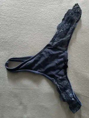Super heißer Tanga mit perfektem Duft Bild 2