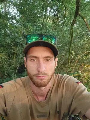 Gut bestückter er sucht sie 