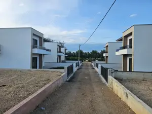 2 St Haus 180qm Grund 230m2 . Sandstrand 1400m.