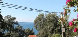 Haushälfte100m2. Grund. 100m2 Meer 150m. Panoramablick.  Ruhiger Ort am Meer, 150 m von der Stadtstr