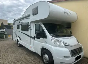 Wohnmobil mit Alkoven