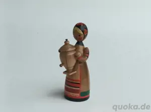 Holzfigur - Frau mit Samowar