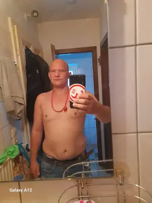 Hallo suche eine Dame die Lust hat 