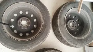 4 Autofelgen mit Reifen 185 65 R14 86T zu verschenken