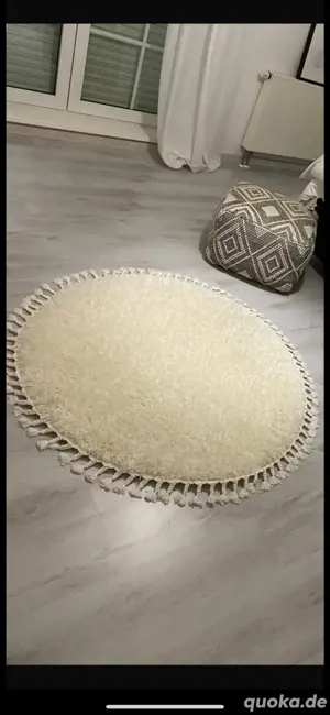 Flauschiger Hochflorteppich in Beige