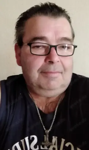 Suche dringend ab dem 01.08.2025 eine 1 Raum Wohnung..