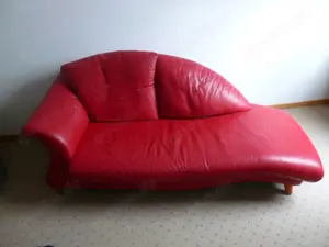Recamiere Sofa Leder rot mit Holzfüßen, gebraucht