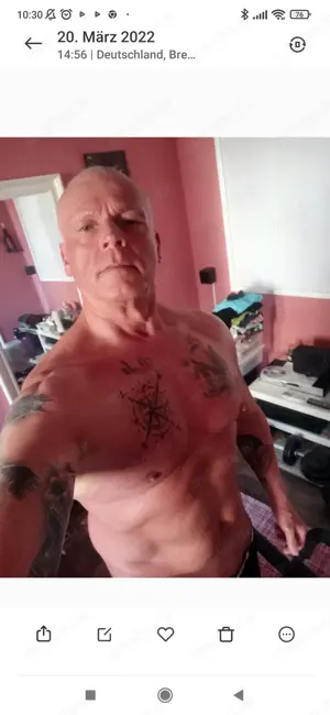 Suche eine versaute Dreiloch -Stute, die Lust auf versauten Sex hat.. 