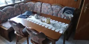 Eckbank mit 2 Stühlen und Tisch