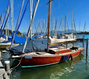 Segelboot Mahagoni mit Liegeplatz am Chiemsee