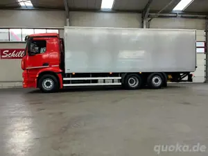 Brandneuer Mercedes Benz 