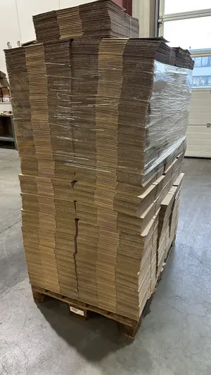 40 Paletten Kartons in diversen Größen abzugeben