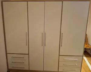 Kleiderschrank