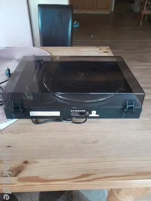 Verkaufe einen wenig benutzen Dynavox Plattenspieler