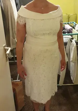 Brautkleid oder Cocktailkleid (Neu).Dazu passende Stolla von Peel Cloppenburg wer möchte. 