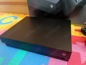 Microsoft Xbox One X (1 TB) mit 7 Spielen, Wie Neu Bild 3