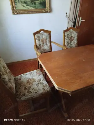 Esszimmer Tisch mit Stühlen