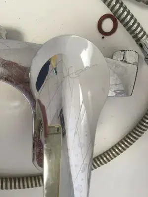 Ein kompletten Brauseset mit Wanneneinlauf von HANSA