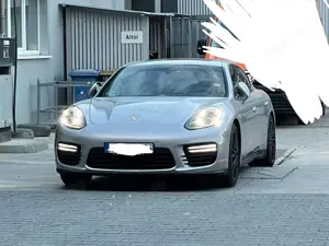 Porsche Panamera GTS *BOSE *CHRONO *PANORAMA