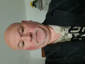 Er sucht  sie  für  regelmäßig  treffen  