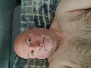 Er sucht  sie  für  regelmäßig  treffen   Bild 4