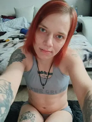 30 jährige Frau bietet Bilder und Videos an 