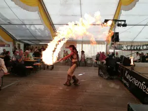 Dschungelshow - Kleine Feuershow mit Schlangenshow Bild 2