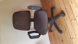 Stabiler Bürostuhl 