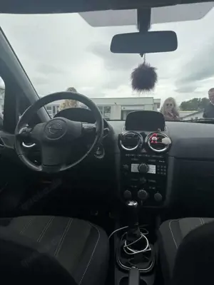 Opel Corsa Opel Corsa D Color Edition Bild 2