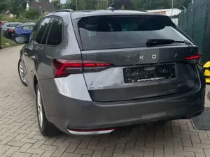 Skoda Octavia Combi 2.0 TDI 110 kW Selection RS-Sportsitze Bild 4