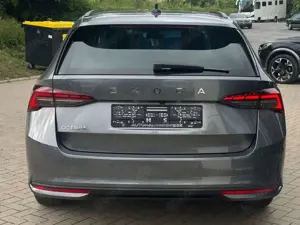 Skoda Octavia Combi 2.0 TDI 110 kW Selection RS-Sportsitze Bild 5