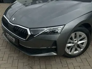 Skoda Octavia Combi 2.0 TDI 110 kW Selection RS-Sportsitze Bild 3