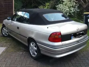 Opel Astra Astra Cabrio 1.6i Bertone Edition