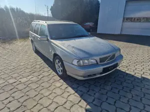 Volvo V70 V70 2.4 Kombi Premium AHK "Fahrbar" FESTPREIS Bild 3 Volvo V70 V70 2.4 Kombi Premium AHK "Fahrbar" FESTPREIS Bild 3