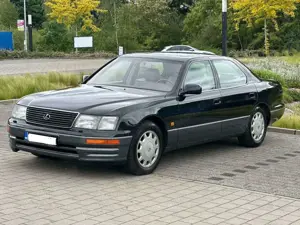 Lexus LS 400