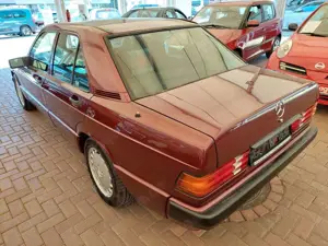 Mercedes-Benz 190 E Rosso Avantgarde Automatik Schiebedach Bild 4
