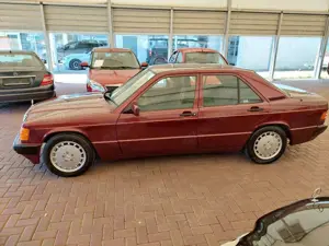 Mercedes-Benz 190 E Rosso Avantgarde Automatik Schiebedach Bild 2