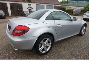 Mercedes-Benz SLK 200 Kompr. Airscarf Bi-Xenon PDC Leder Navi KD neu Bild 4