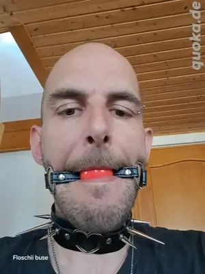 ich möchte jetzt sofort nackt bewegungslos hart geknebelt gedemütigt werden 