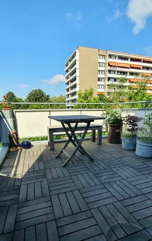 Stilvolle, gepflegte 2 Zimmer-Wohnung mit Balkon und EBK in Stuttgart