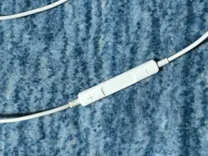 Apple EarPods Lightning mit Fernbedienung + Mikrofon