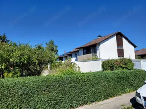 Reihen-Eckhaus mit großem, sonnigem Garten, Gilching