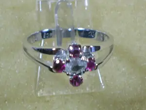 Ring Größe 17,5 - 55 585 Weiß-Gold mit 0,40 ct Diamant + Rubin