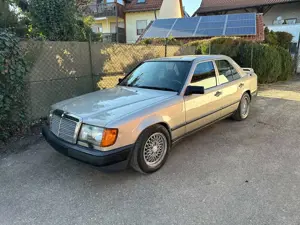 Mercedes-Benz E 300 300 D Turbo Klima TÜV+H Kennzeichen Neu Bild 4