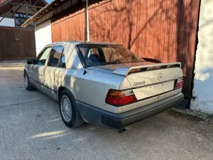 Mercedes-Benz E 300 300 D Turbo Klima TÜV+H Kennzeichen Neu Bild 2