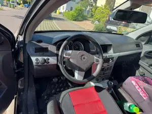 Opel Astra Astra 1.8 Sport Bild 2