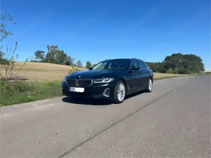 BMW 520 BMW 520d xDrive LCI Luxory Line HUD Laser AHK Pano