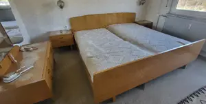 Schlafzimmer (60er Jahre), komplett: Doppelbett, Kleiderschrank, 2x Nachtisch, Spiegelkommode